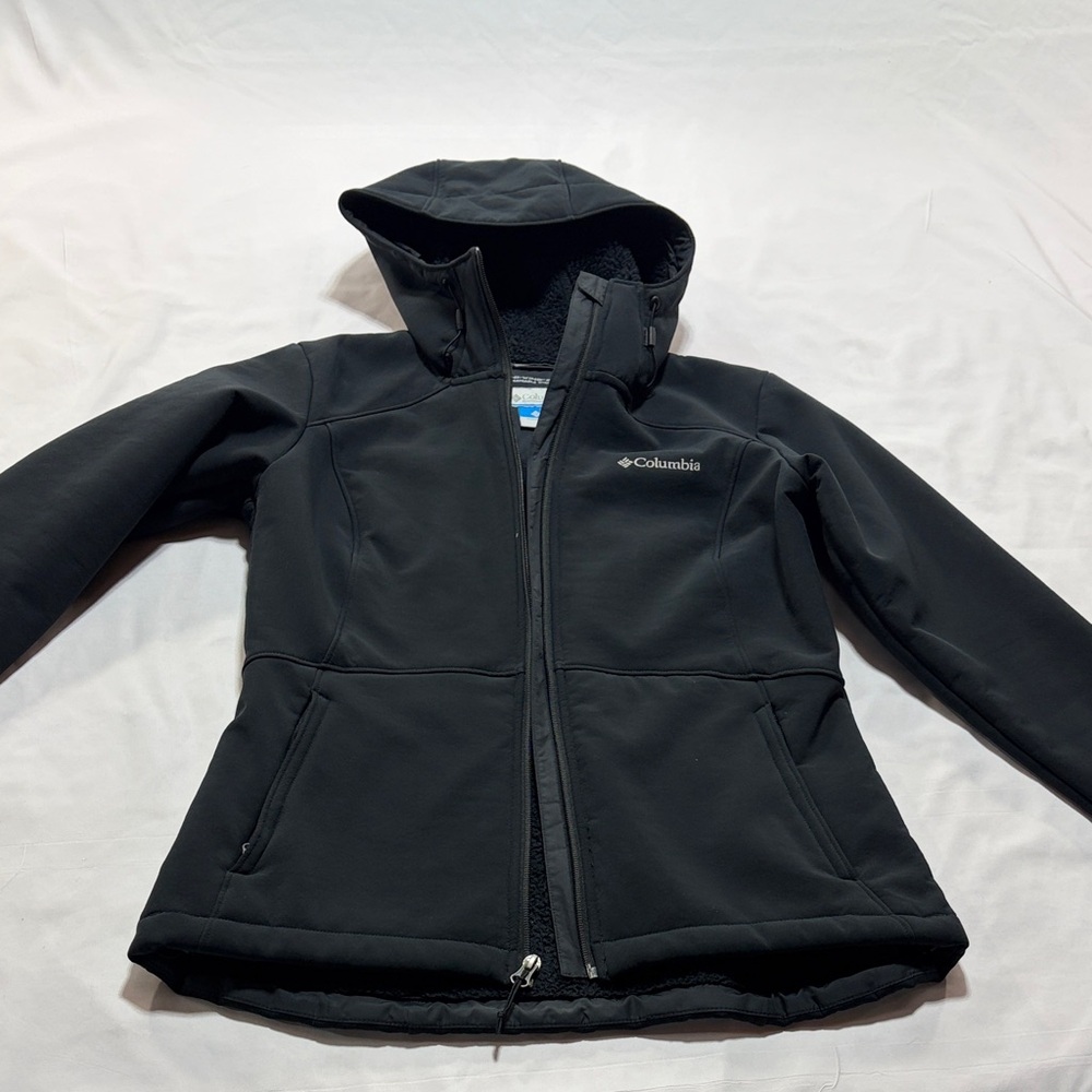 Columbia women’s winter coat with hood size small